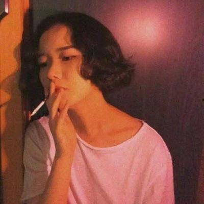 明星网红抽烟吗图片女,揭秘网红明星的吸烟之谜