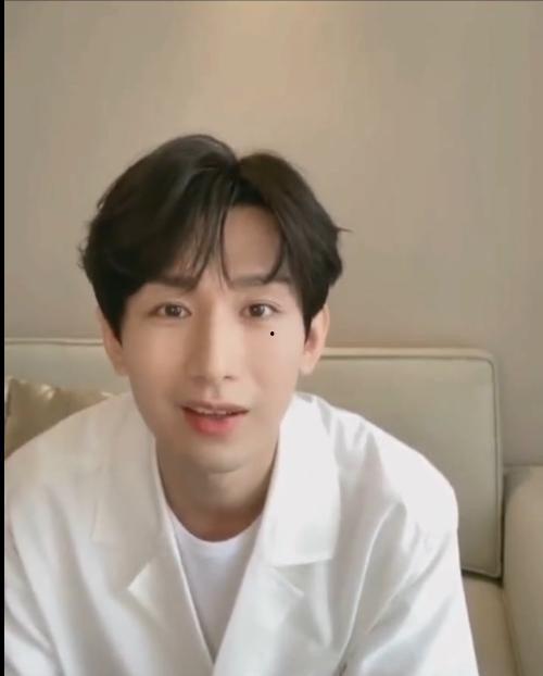 具有正能量的明星网红,揭秘明星网红的励志故事与影响力”