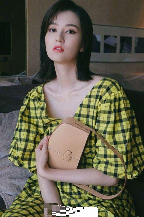 明星网红戴手镯照片女