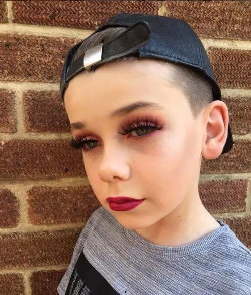 男孩小明星网红是谁呀,男孩小明星网红背后的故事