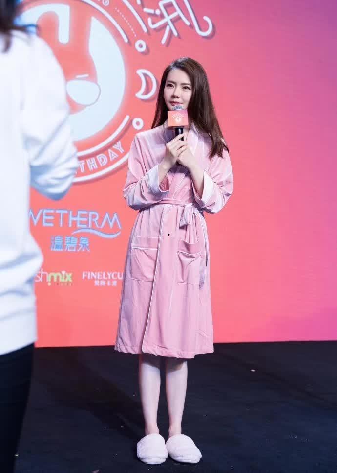 明星网红同款睡衣女生,女生必备的时尚单品