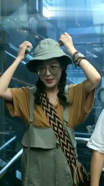 偶遇明星网红小辣椒视频,视频记录甜蜜瞬间